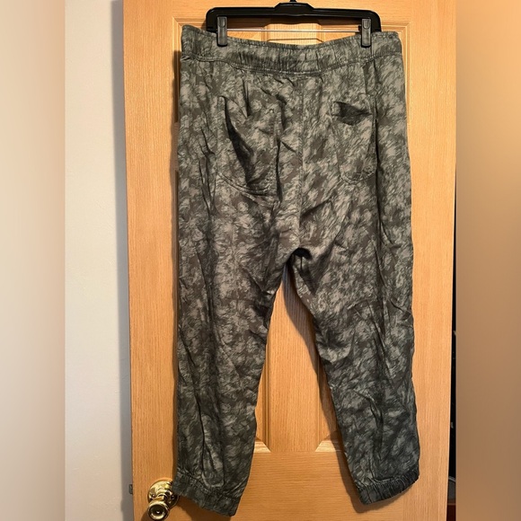 Orvis Women's Midweight Relaxed Fit Jogger - Picture 8 of 13